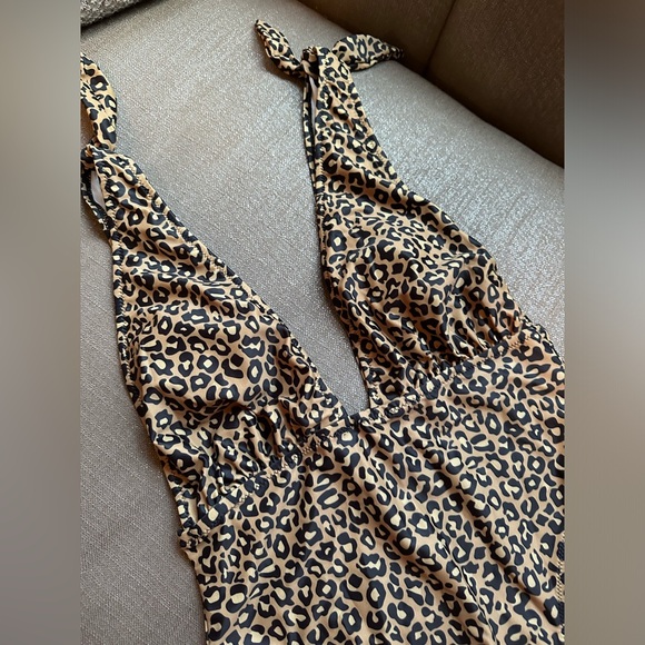 NEW Leopard Swimsuit - Size Medium - Picture 3 of 9